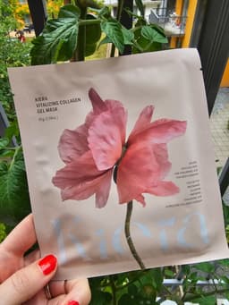 KIERA Vitalizing Hydrogel Collagen Mask — photo from Maria's review