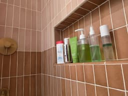 WOLLYO Tea Tree Green Body Wash 500ml — photo from Luka's review