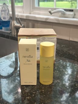 Si SI NEROLISA FACIAL ESSENCE — photo from Vicki's review